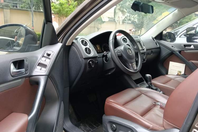 Used Volkswagen Tiguan 2013 1.8 TSI Automatic All-Wheel Drive Luxury Model Driver Seat