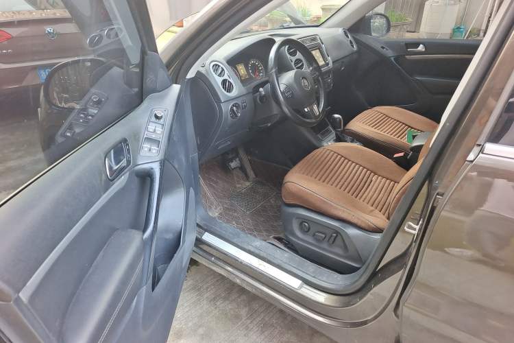 Used Volkswagen Tiguan 2013 2.0 TSI Automatic All-Wheel Drive Luxury Edition Driver Seat
