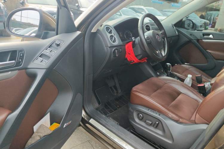 Used Volkswagen Tiguan 2013 2.0 TSI Automatic All-Wheel-Drive Flagship Edition Driver Seat