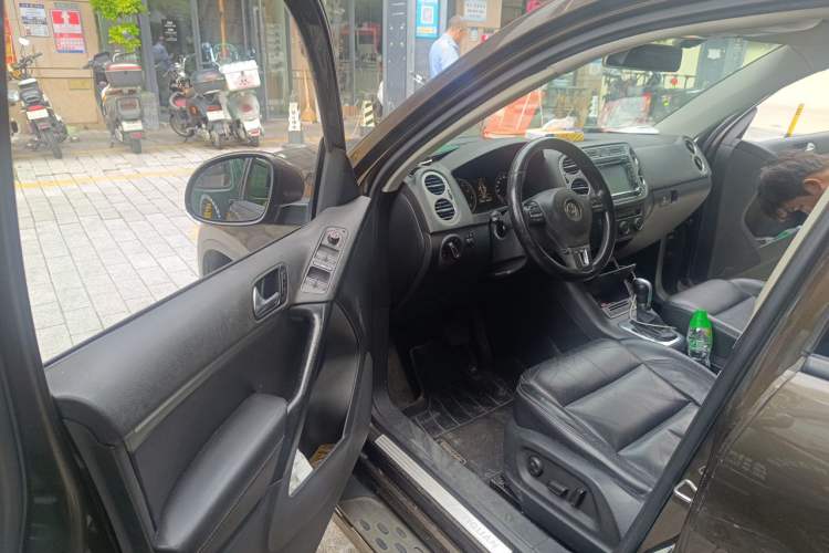 Used Volkswagen Tiguan 2013 1.8TSI Automatic All-Wheel-Drive Comfort Edition Driver Seat