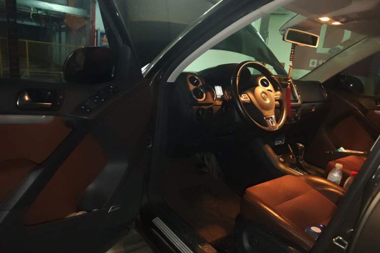 Used Volkswagen Tiguan 2013 2.0 TSI Automatic All-Wheel-Drive Flagship Edition Driver Seat