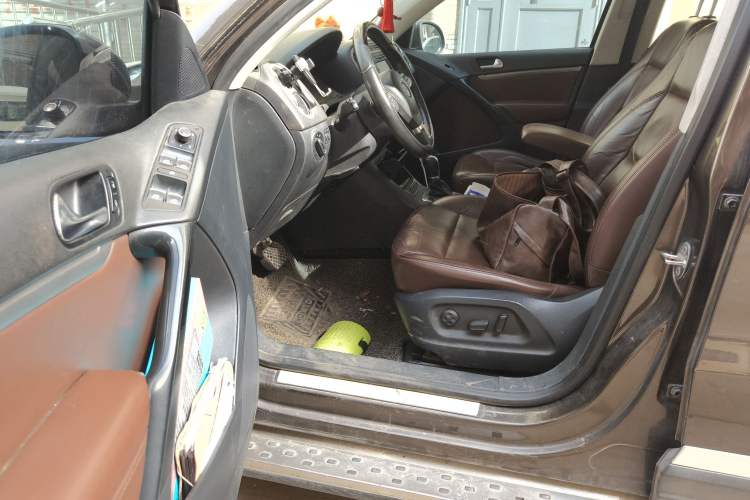 Used Volkswagen Tiguan 2013 1.8 TSI Automatic All-Wheel Drive Luxury Model Driver Seat
