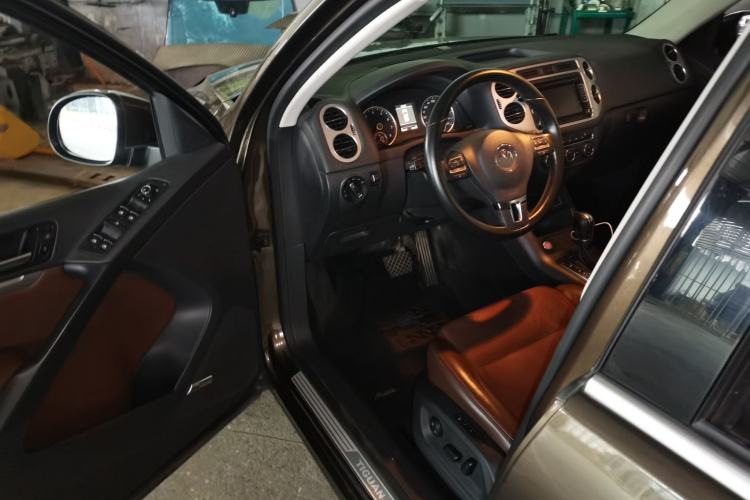 Used Volkswagen Tiguan 2013 2.0 TSI Automatic All-Wheel Drive Luxury Edition Driver Seat