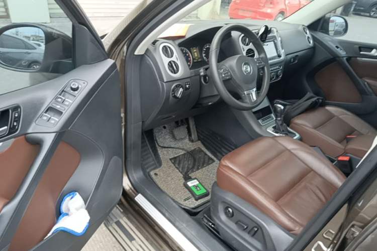 Used Volkswagen Tiguan 2013 2.0 TSI Automatic All-Wheel Drive Luxury Edition Driver Seat