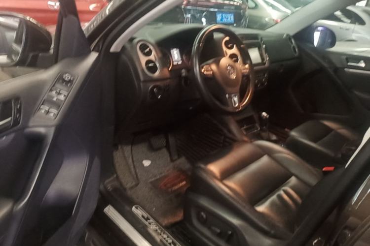 Used Volkswagen Tiguan 2013 1.8 TSI Automatic All-Wheel Drive Luxury Model Driver Seat