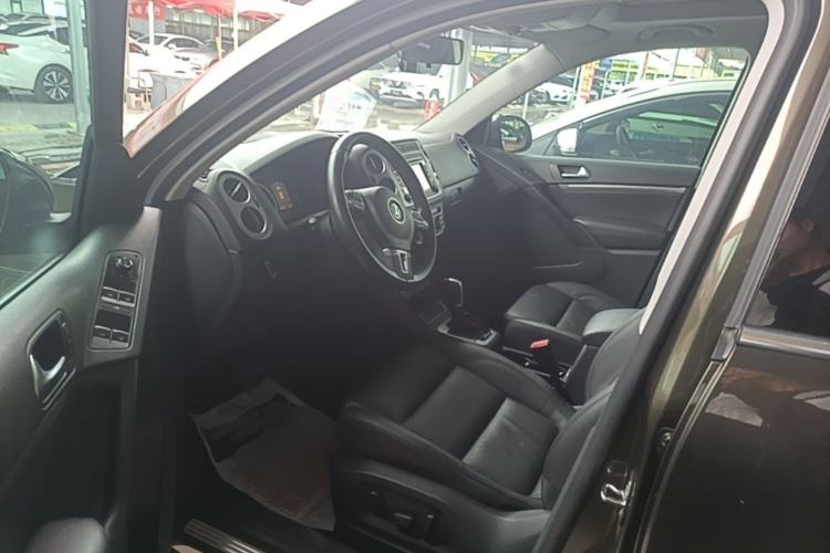 Used Volkswagen Tiguan 2013 1.8 TSI Automatic All-Wheel Drive Luxury Model Driver Seat