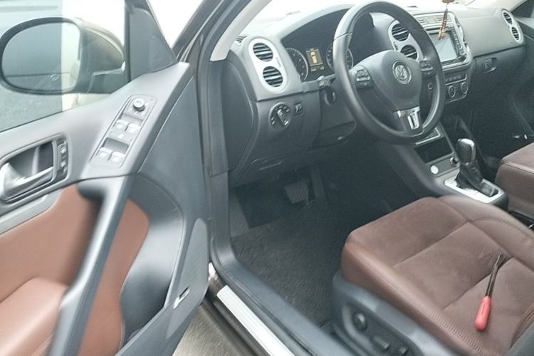 Used Volkswagen Tiguan 2013 2.0 TSI Automatic All-Wheel-Drive Flagship Edition Driver Seat