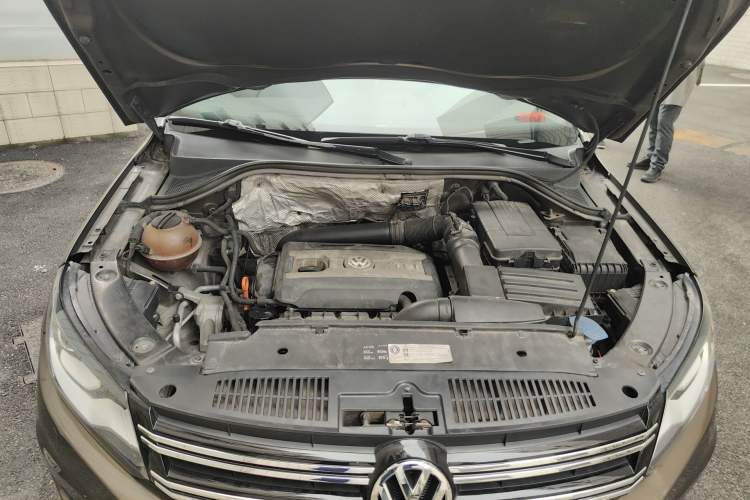 Used Volkswagen Tiguan 2013 2.0 TSI Automatic All-Wheel-Drive Flagship Edition Engine Bay