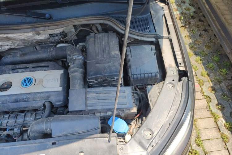 Used Volkswagen Tiguan 2013 2.0 TSI Automatic All-Wheel-Drive Flagship Edition Engine Bay Left
