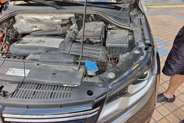 Used Volkswagen Tiguan 2013 1.8TSI Automatic All-Wheel-Drive Comfort Edition Engine Bay Left