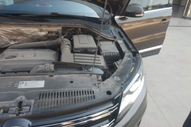 Used Volkswagen Tiguan 2013 1.8TSI Automatic Two-Wheel Drive Luxury Model Engine Bay Left