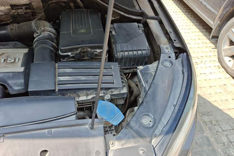 Used Volkswagen Tiguan 2013 2.0 TSI Automatic All-Wheel-Drive Flagship Edition Engine Bay Left