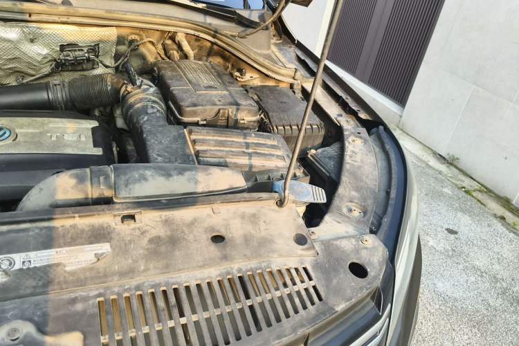 Used Volkswagen Tiguan 2013 2.0 TSI Automatic All-Wheel-Drive Flagship Edition Engine Bay Left