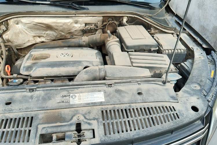 Used Volkswagen Tiguan 2013 1.8 TSI Automatic All-Wheel Drive Luxury Model Engine Bay Left