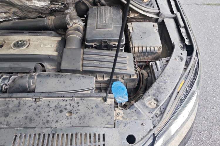 Used Volkswagen Tiguan 2013 2.0 TSI Automatic All-Wheel Drive Luxury Edition Engine Bay Left