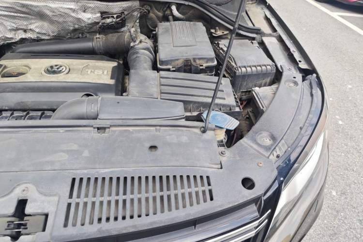 Used Volkswagen Tiguan 2013 2.0 TSI Automatic All-Wheel-Drive Flagship Edition Engine Bay Left