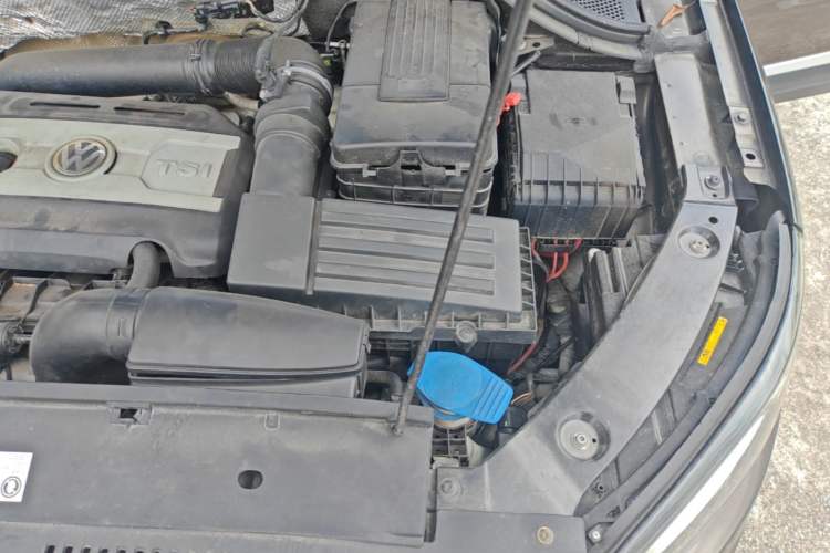 Used Volkswagen Tiguan 2013 1.8 TSI Automatic All-Wheel Drive Luxury Model Engine Bay Left