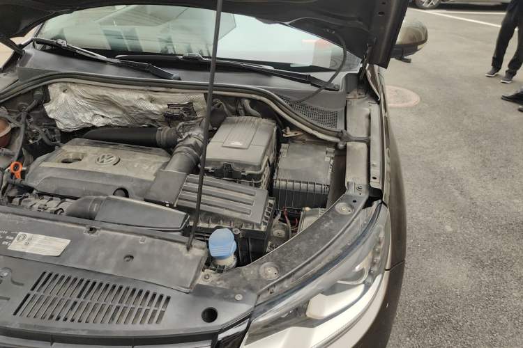 Used Volkswagen Tiguan 2013 2.0 TSI Automatic All-Wheel-Drive Flagship Edition Engine Bay Left