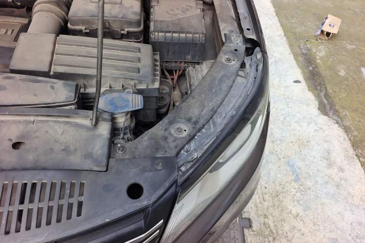 Used Volkswagen Tiguan 2013 2.0 TSI Automatic All-Wheel Drive Luxury Edition Engine Bay Left