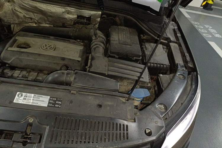 Used Volkswagen Tiguan 2013 2.0 TSI Automatic All-Wheel-Drive Flagship Edition Engine Bay Left