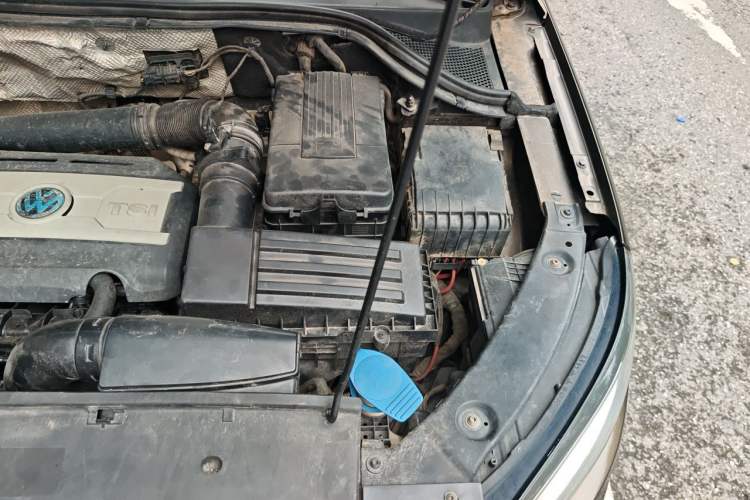 Used Volkswagen Tiguan 2013 2.0 TSI Automatic All-Wheel-Drive Flagship Edition Engine Bay Left