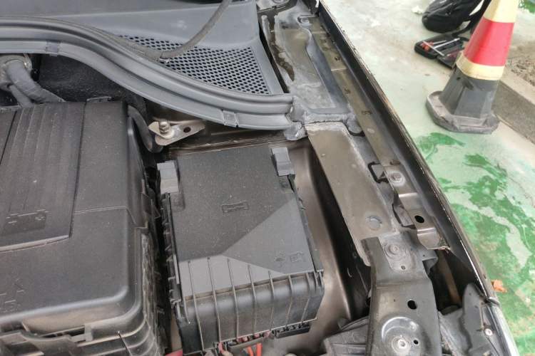 Used Volkswagen Tiguan 2013 1.8 TSI Automatic Two-Wheel Drive Comfort Edition Engine Bay Left