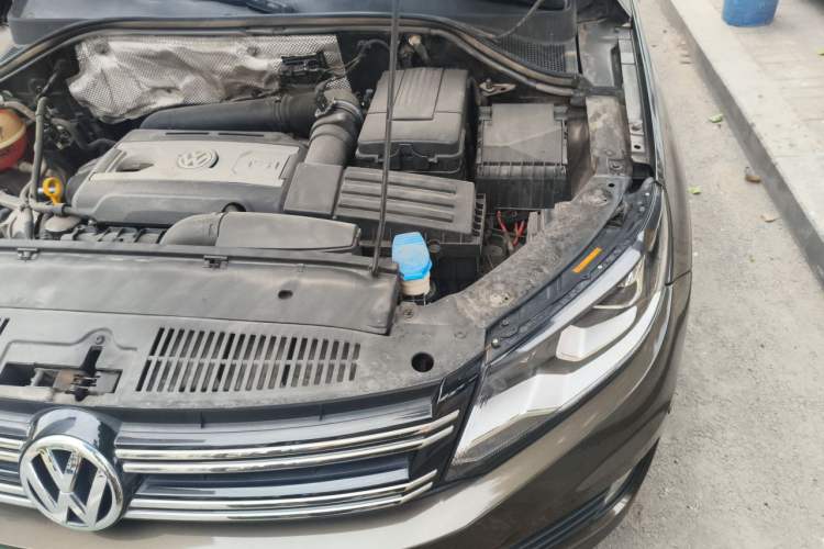 Used Volkswagen Tiguan 2013 1.8 TSI Automatic Two-Wheel Drive Comfort Edition Engine Bay Left