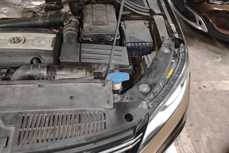 Used Volkswagen Tiguan 2013 1.8TSI Automatic Two-Wheel Drive Luxury Model Engine Bay Left