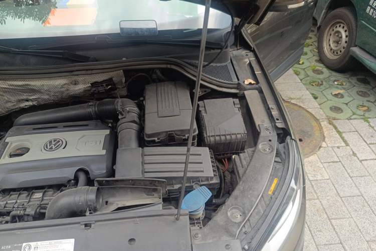 Used Volkswagen Tiguan 2013 1.8TSI Automatic All-Wheel-Drive Comfort Edition Engine Bay Left