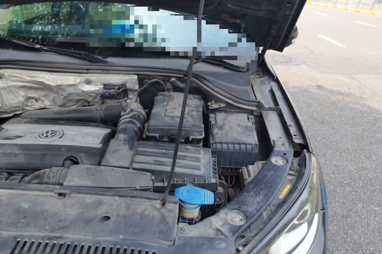 Used Volkswagen Tiguan 2013 1.8 TSI Automatic All-Wheel Drive Luxury Model Engine Bay Left