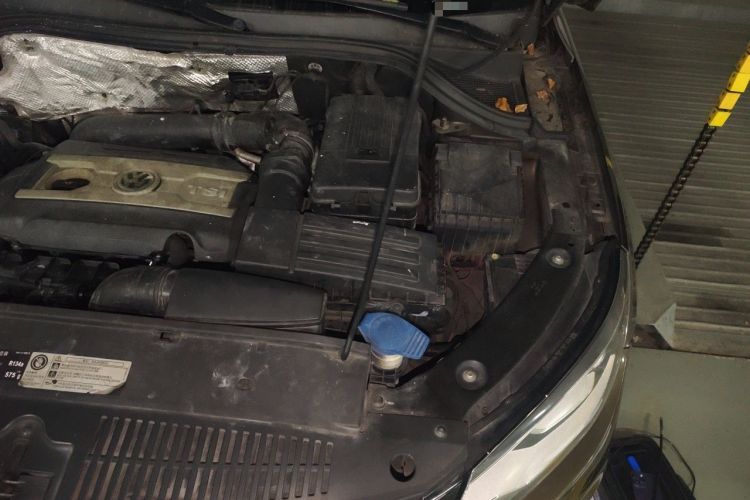 Used Volkswagen Tiguan 2013 2.0 TSI Automatic All-Wheel-Drive Flagship Edition Engine Bay Left