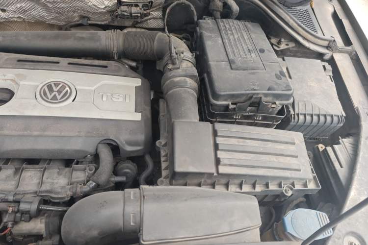 Used Volkswagen Tiguan 2013 1.8 TSI Automatic All-Wheel Drive Luxury Model Engine Bay Left