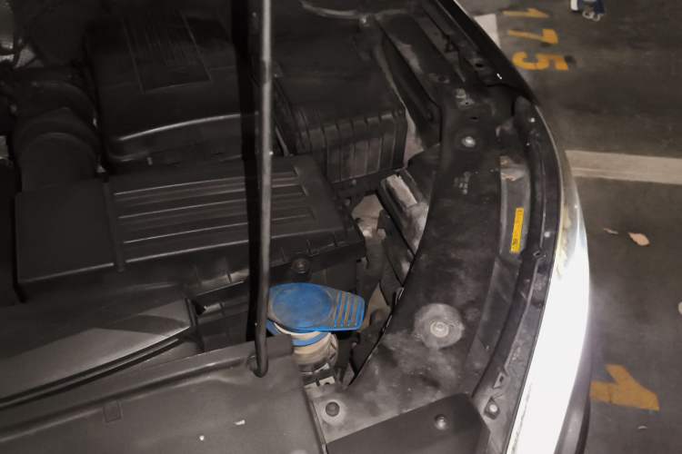 Used Volkswagen Tiguan 2013 1.8 TSI Automatic All-Wheel Drive Luxury Model Engine Bay Left