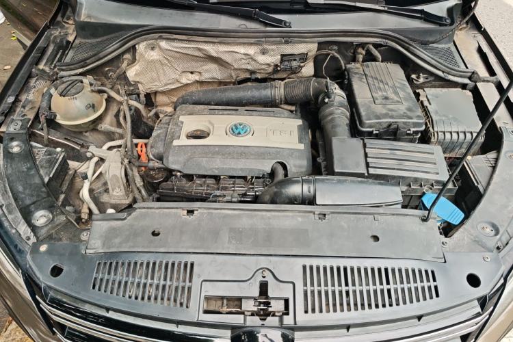 Used Volkswagen Tiguan 2013 2.0 TSI Automatic All-Wheel-Drive Flagship Edition Engine Bay