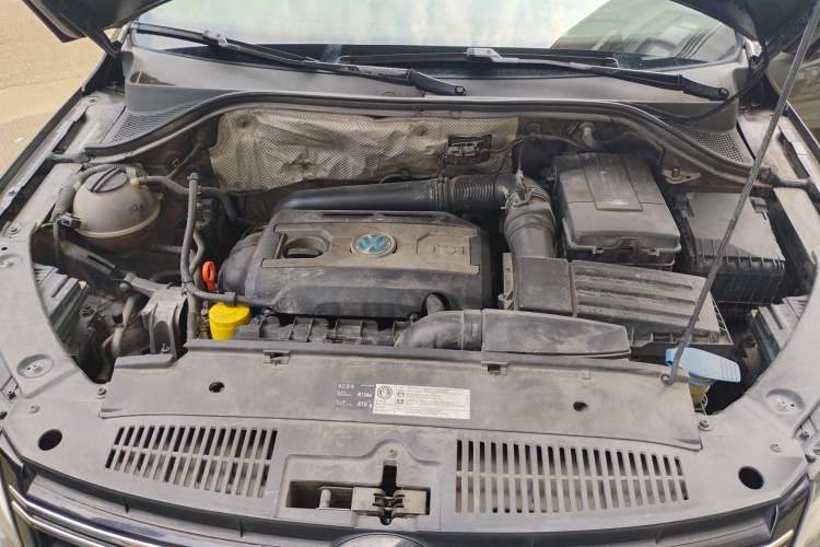 Used Volkswagen Tiguan 2013 1.8 TSI Automatic All-Wheel Drive Luxury Model Engine Bay