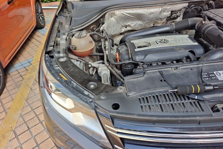 Used Volkswagen Tiguan 2013 1.8TSI Automatic All-Wheel-Drive Comfort Edition Engine Bay Right