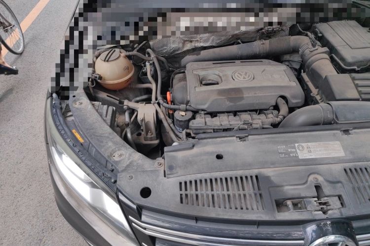 Used Volkswagen Tiguan 2013 1.8 TSI Automatic All-Wheel Drive Luxury Model Engine Bay Right