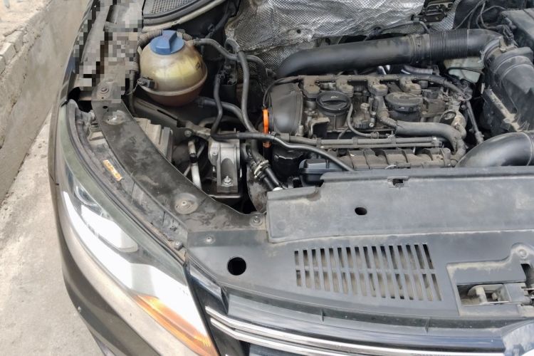 Used Volkswagen Tiguan 2013 2.0 TSI Automatic All-Wheel Drive Luxury Edition Engine Bay Right