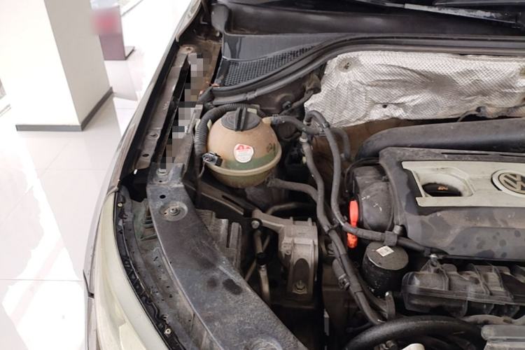 Used Volkswagen Tiguan 2013 1.8 TSI Automatic Two-Wheel Drive Comfort Edition Engine Bay Right