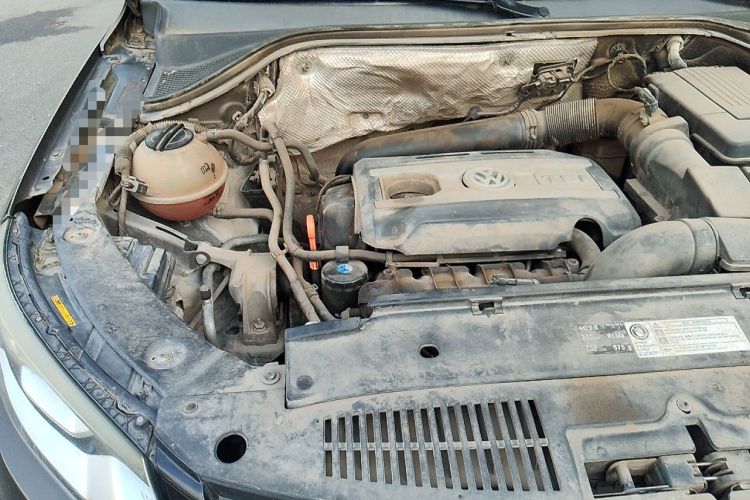 Used Volkswagen Tiguan 2013 1.8 TSI Automatic All-Wheel Drive Luxury Model Engine Bay Right