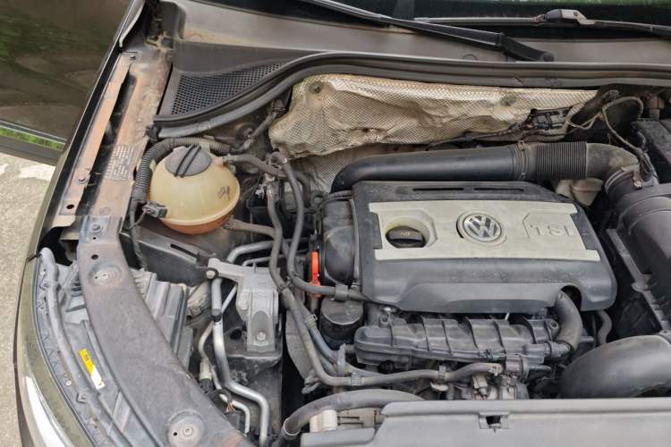 Used Volkswagen Tiguan 2013 1.8 TSI Automatic Two-Wheel Drive Comfort Edition Engine Bay Right