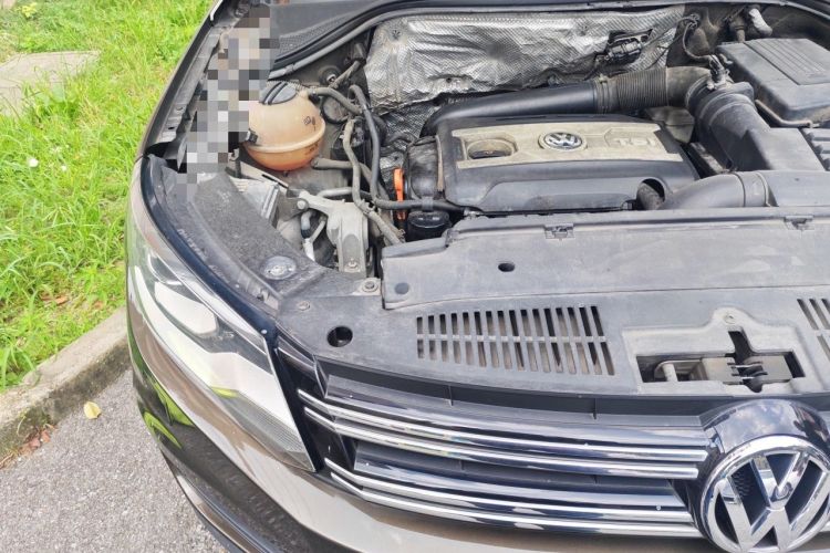Used Volkswagen Tiguan 2013 2.0 TSI Automatic All-Wheel-Drive Flagship Edition Engine Bay Right