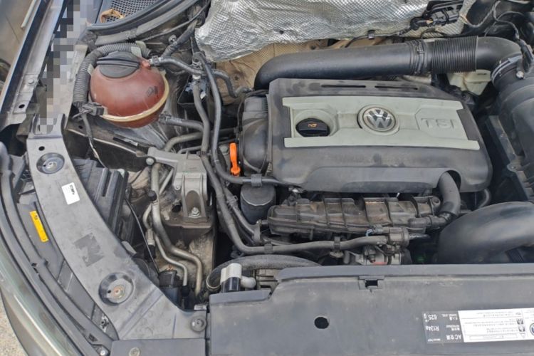 Used Volkswagen Tiguan 2013 1.8 TSI Automatic All-Wheel Drive Luxury Model Engine Bay Right