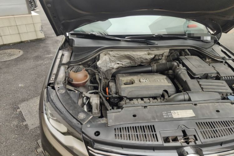 Used Volkswagen Tiguan 2013 2.0 TSI Automatic All-Wheel-Drive Flagship Edition Engine Bay Right