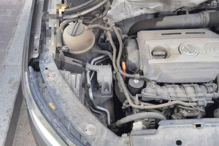 Used Volkswagen Tiguan 2013 1.8 TSI Automatic All-Wheel Drive Luxury Model Engine Bay Right