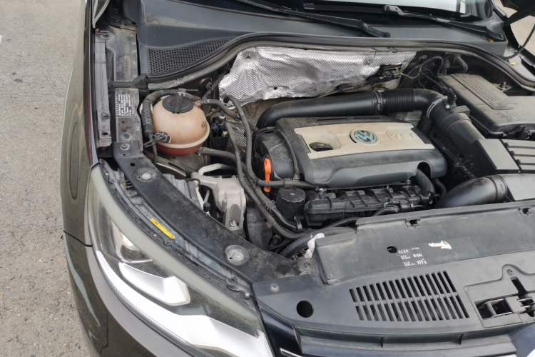 Used Volkswagen Tiguan 2013 1.8 TSI Automatic Two-Wheel Drive Comfort Edition Engine Bay Right
