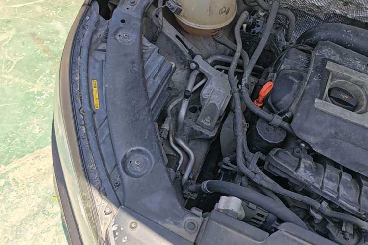 Used Volkswagen Tiguan 2013 1.8 TSI Automatic Two-Wheel Drive Comfort Edition Engine Bay Right