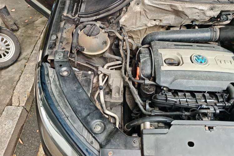 Used Volkswagen Tiguan 2013 2.0 TSI Automatic All-Wheel-Drive Flagship Edition Engine Bay Right