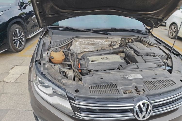 Used Volkswagen Tiguan 2013 2.0 TSI Automatic All-Wheel-Drive Flagship Edition Engine Bay Right