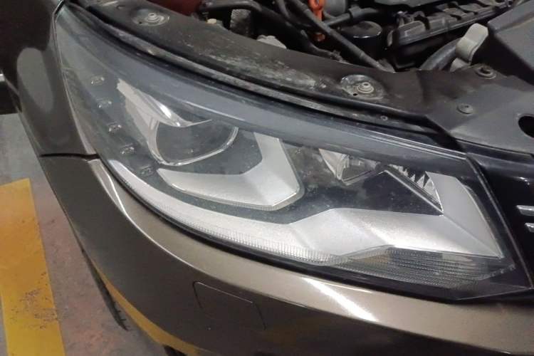 Used Volkswagen Tiguan 2013 2.0 TSI Automatic All-Wheel-Drive Flagship Edition Engine Bay Right